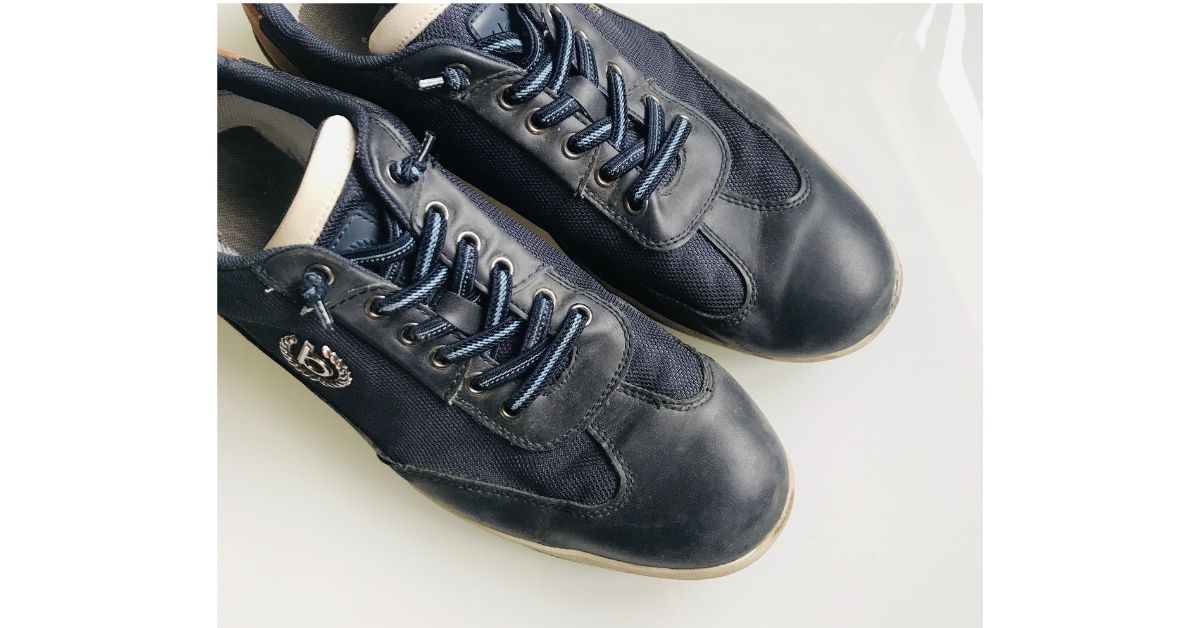 Oprava odřených a ošoupaných námořnicky modrých tenisek shoe cream 117 navy blue